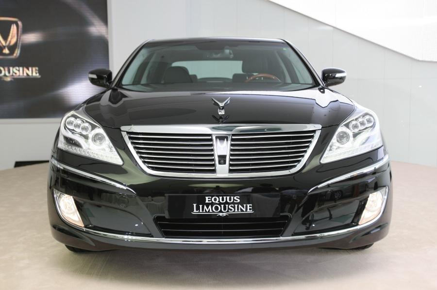  Hyundai Equus Limousine 2010 года  (фото 2 из 9)
